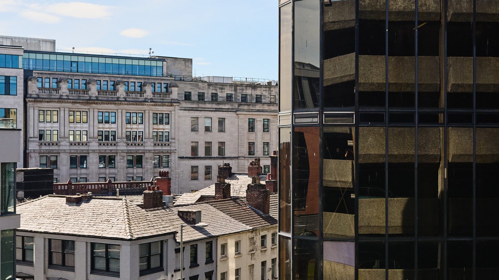 How to choose a window cleaning bucket for your round