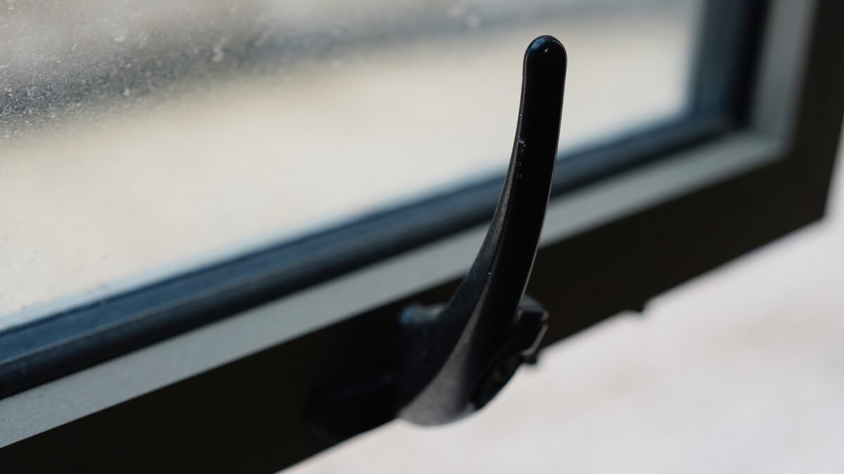 Condensation and black mould: why it comes back after cleaning