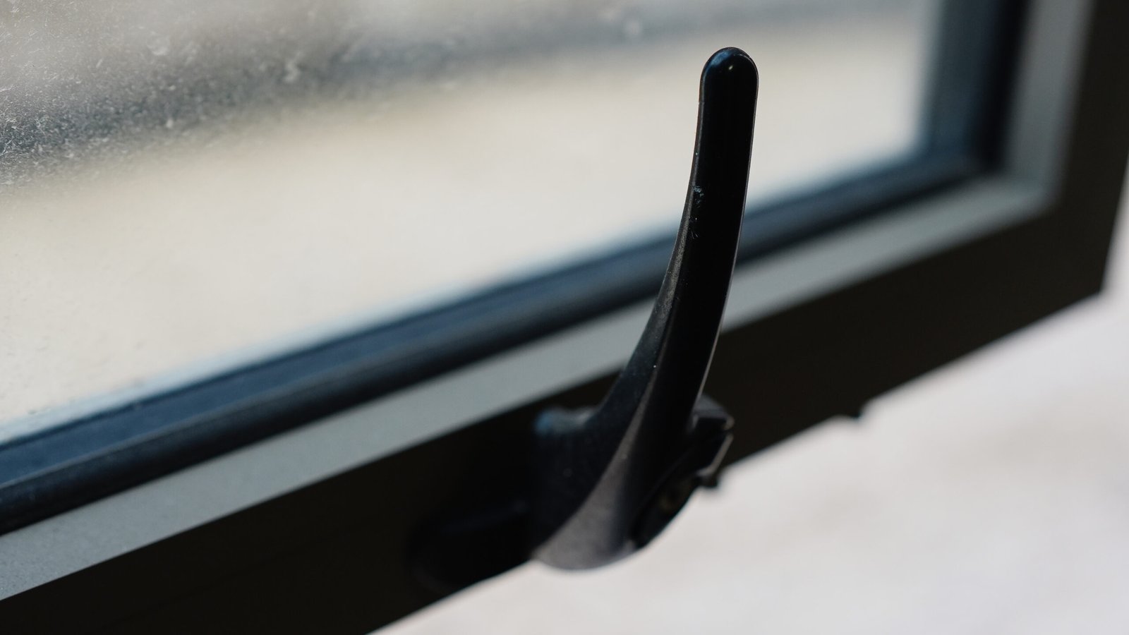 Condensation and black mould: why it comes back after cleaning